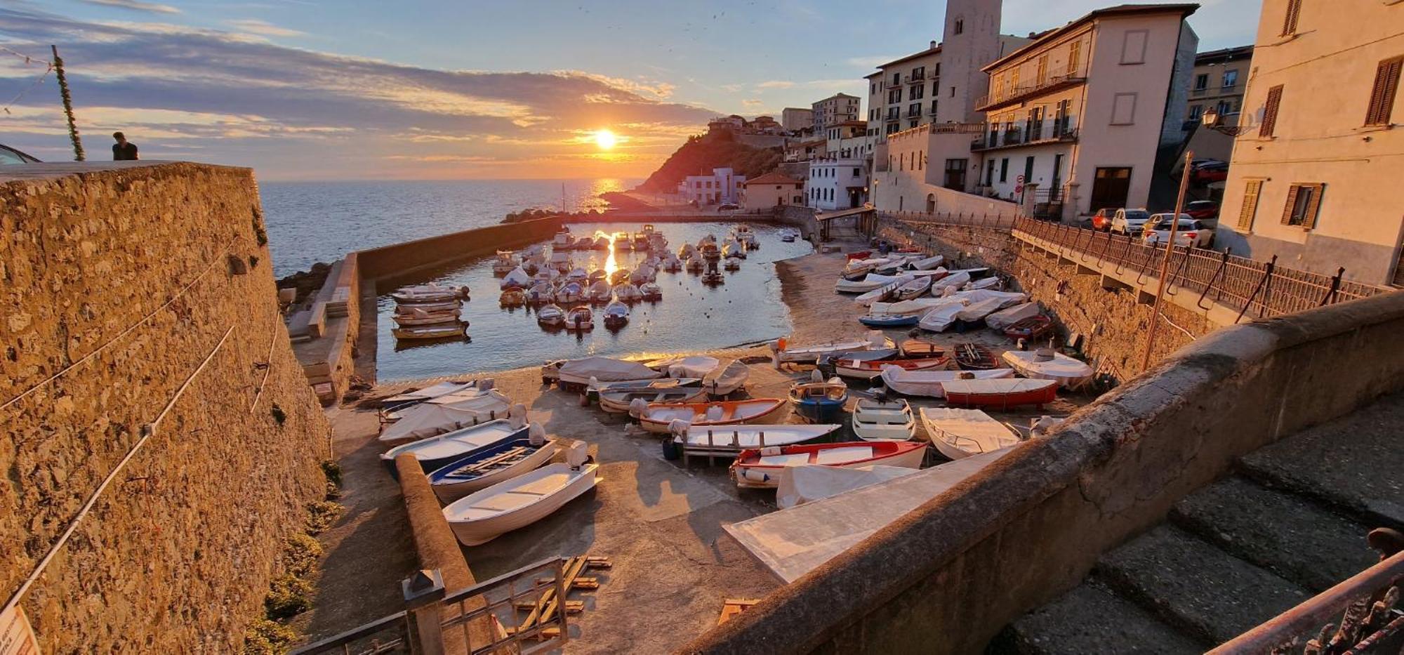 Casa Ilanfra - Appartamenti Gabbiano, Farfalla E Stella Marina Piombino Bagian luar foto